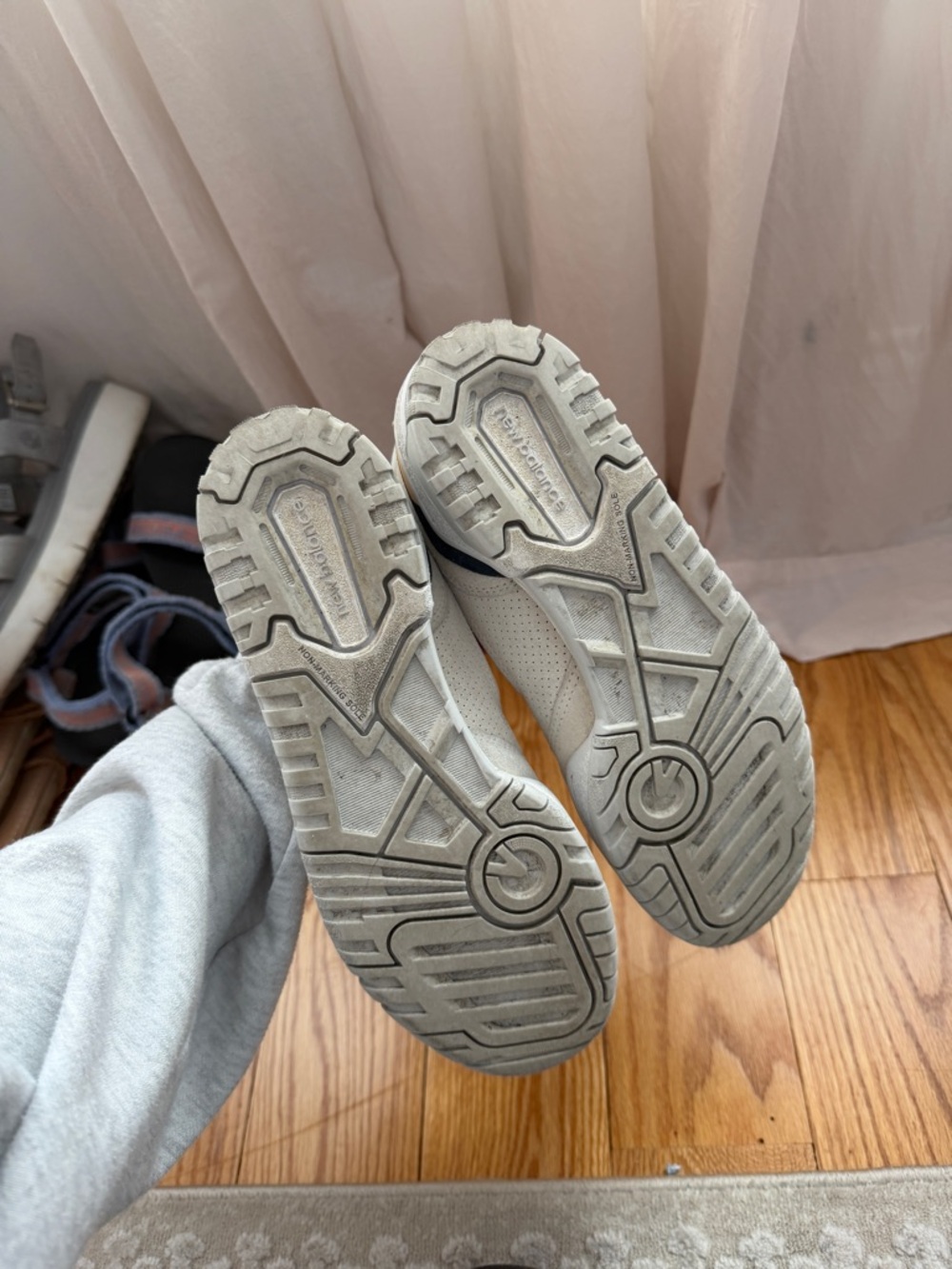 Women’s New Balance 550 - Picture 6 of 7